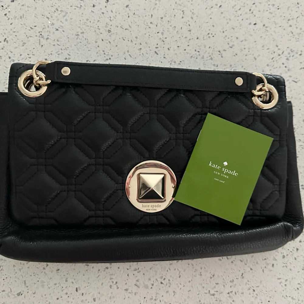 Kate Spade Black NWOT Quilted Leather Bag with Gold Turnlock and Pink